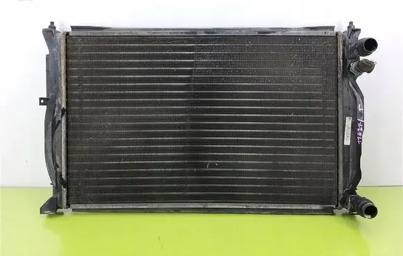 Volkswagen PASSAT B5 Coolant radiator 8D0121251AC