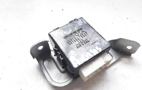 Toyota Avensis T220 Door control unit/module 8597020010