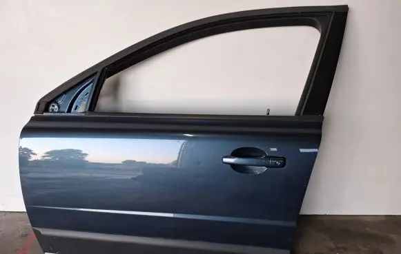 Volvo XC70 Front door 2560677111654776