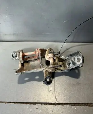 Honda CR-V Front door lower hinge