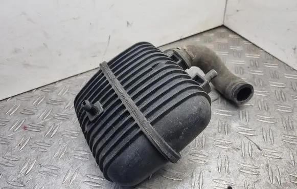Vacuum air tank