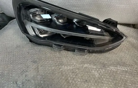 Ford Focus Headlight/headlamp JX7B13E014CF