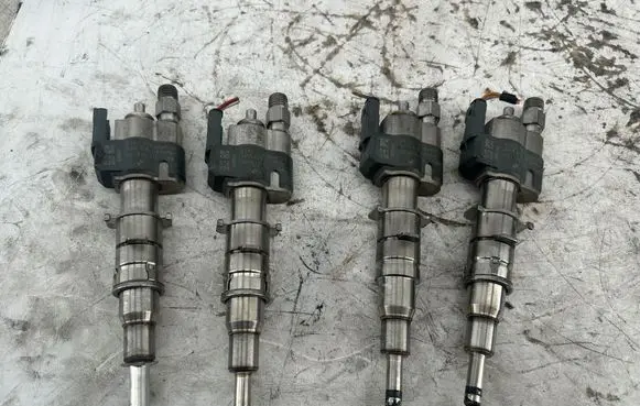 BMW 1 F20 F21 Fuel injectors set 758904808 10181010