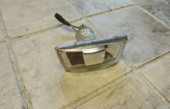 Opel Astra H Front fender indicator light 13193574 13193575