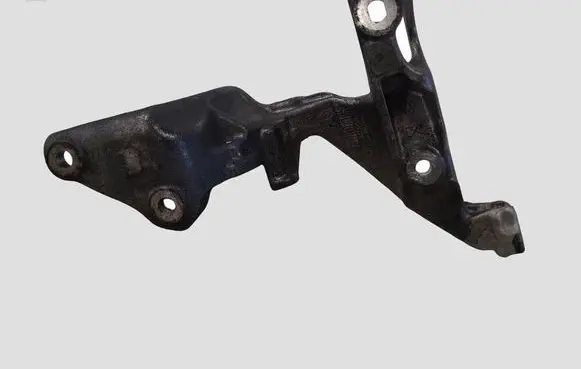 Mercedes-Benz C W205 A/C compressor mount bracket 147174072R