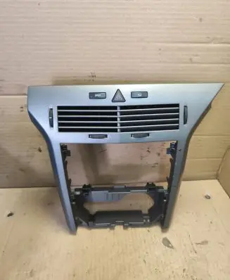 Opel Astra H Radio/GPS head unit trim 331985437