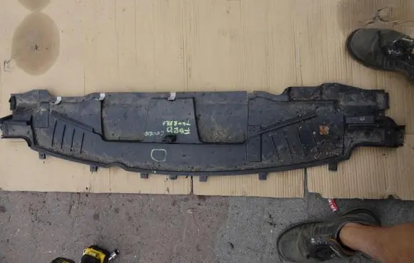 Ford Escort Wiper trim ET76-R016B26-A