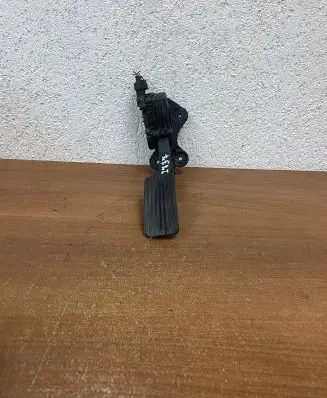 KIA Ceed Accelerator throttle pedal 32700 E2737