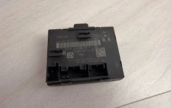 Volkswagen Touran III Door control unit/module 5Q0959595E