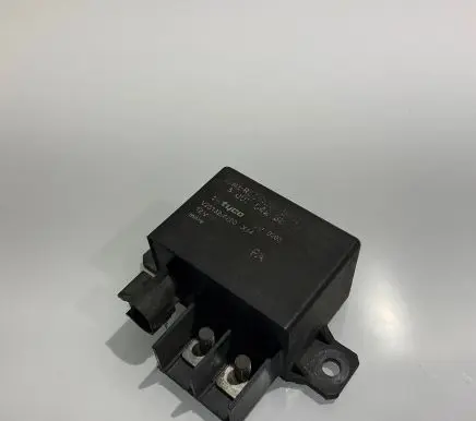 Mercedes-Benz E W211 Charging relay 