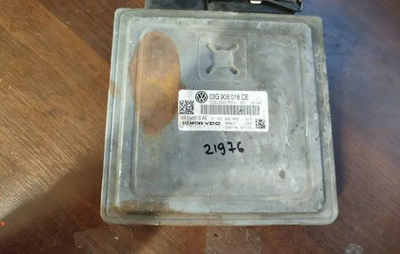 Volkswagen PASSAT B7 Engine control unit/module 03G906018CE