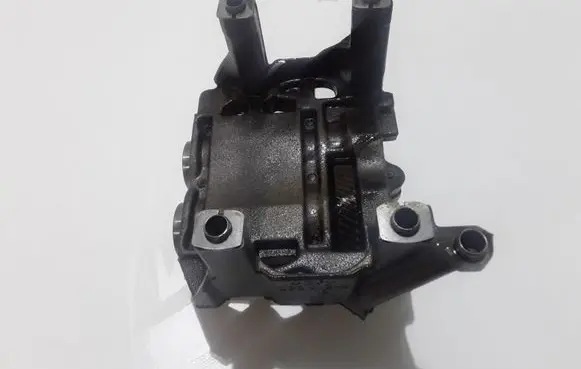 Mazda 3 I Oil pump 3L566K360A