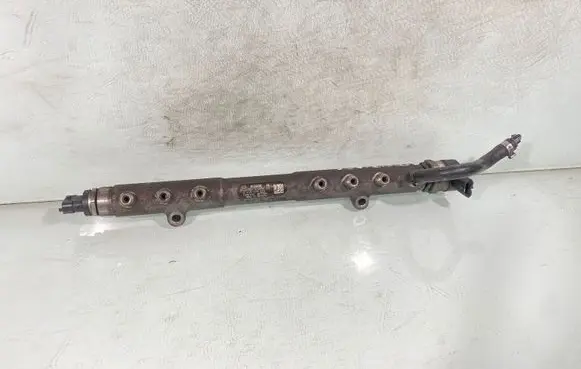 Volvo V50 Fuel main line pipe 30777554 0445215023 30777576