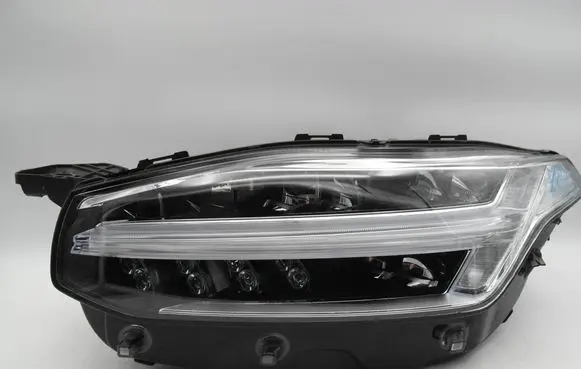 Volvo XC90 Headlight/headlamp 32342482 2204084072 8991618