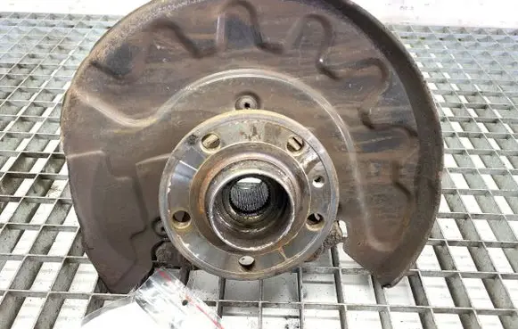 Seat Ibiza IV (6J,6P) Front wheel hub spindle knuckle