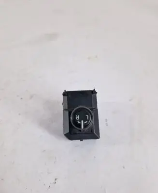 Isuzu D-Max Wing mirror switch R183946