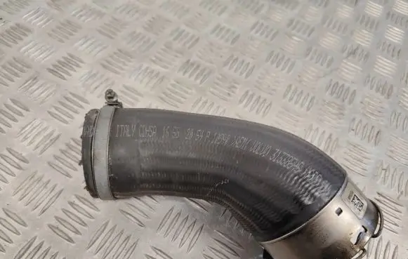 Volvo V40 Intercooler hose/pipe 31338545