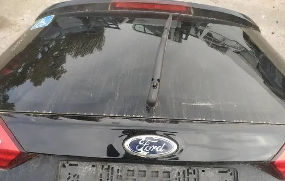 Ford Grand C-MAX Trunk door license plate light bar 