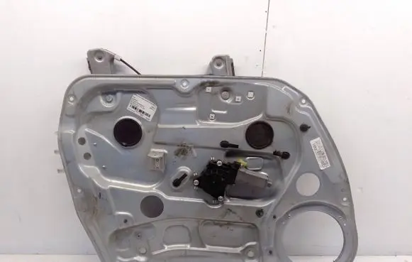 KIA Carens II Front door window regulator with motor 824701D230