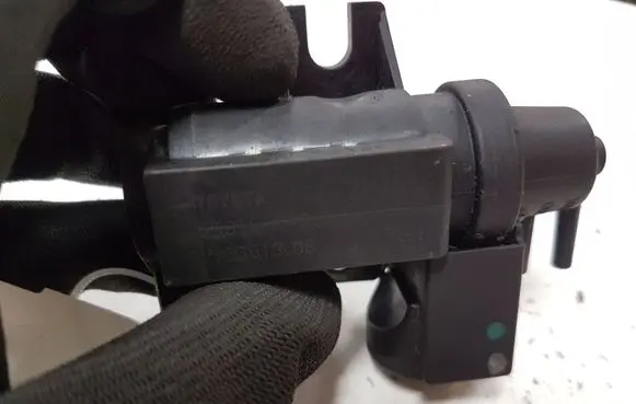 Toyota RAV 4 (XA30) Vacuum valve 258190R011