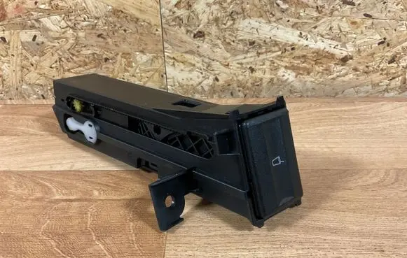 Ford Mondeo Mk III Cup holder front 1S7113564A