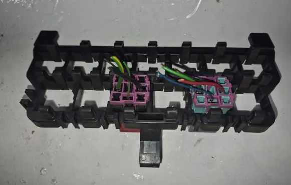 Volkswagen PASSAT B5 Other relay 8D0951253