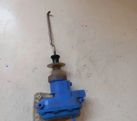 Audi 80 90 B3 Central locking vacuum pump 893862153C