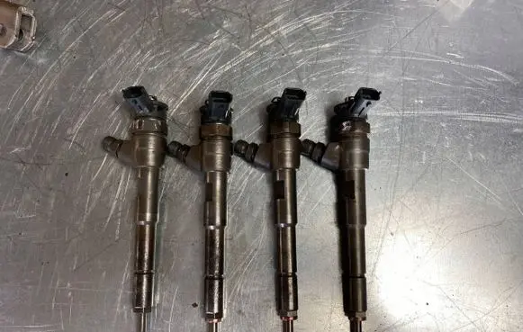 Dacia Dokker Fuel injector H8201108033
