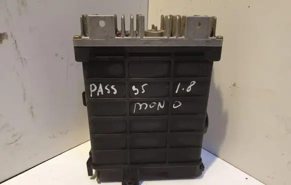 Volkswagen PASSAT B3 Engine control unit/module 0261200277 443907311E