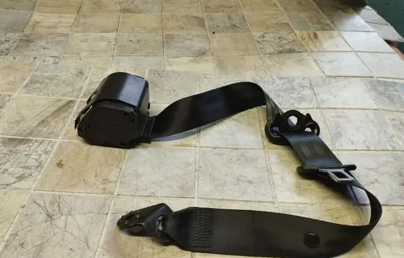 Volkswagen Polo IV 9N3 Rear seatbelt 6Q0857806A 34052098