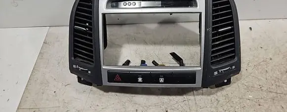 Hyundai Santa Fe Dash center air vent grill 945102B000
