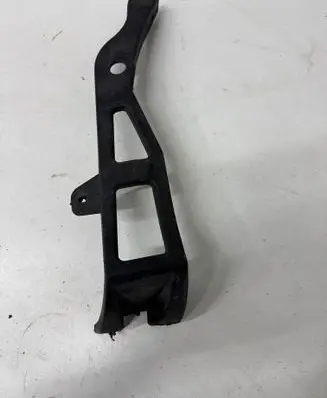 Mercedes-Benz A W176 Front bumper mounting bracket A1768851021 11279981 281010015