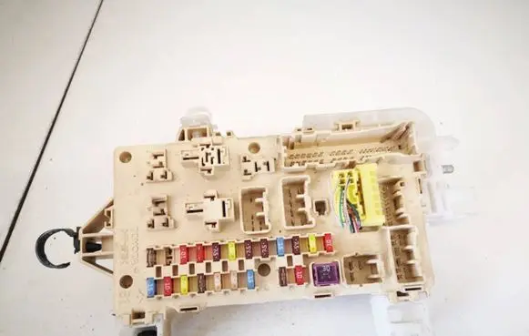 Toyota Corolla Verso AR10 Fuse box set 892210f010 89221-0f010