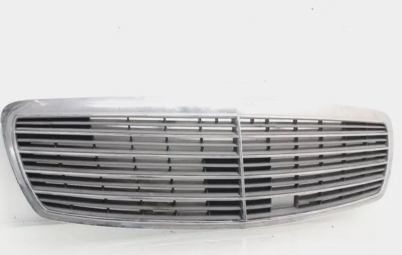 Mercedes-Benz E W211 Front bumper upper radiator grill A2118800283