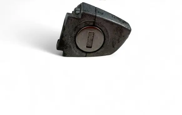 Volkswagen Golf VII Coupe door lock (next to the handle) 