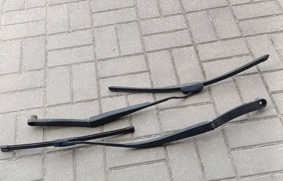 Hyundai Santa Fe Front wiper blade arm 