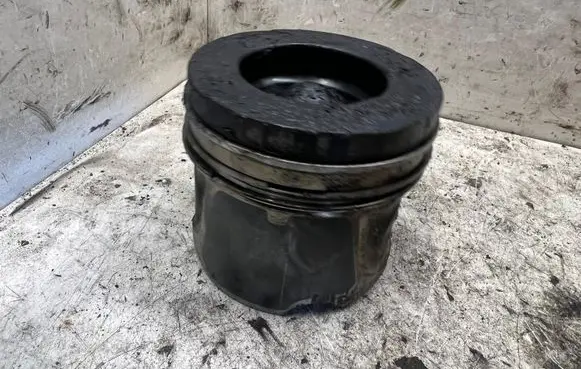Renault Trafic II (X83) Piston 