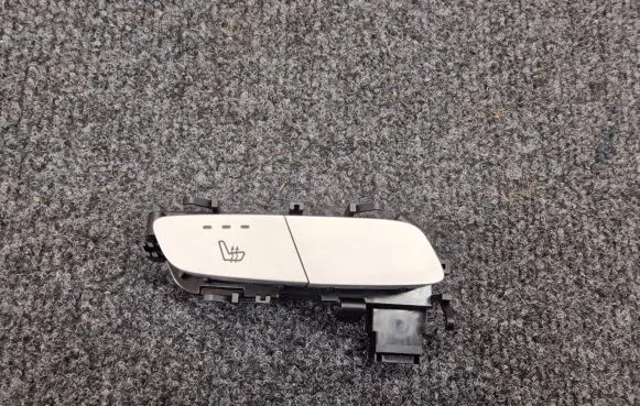 Mercedes-Benz C W205 Seat heating switch A2139057302
