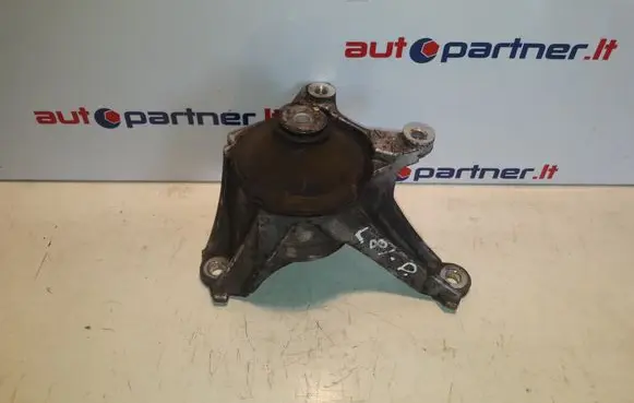 Honda Civic Engine mount bracket