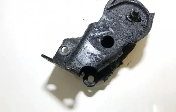 Chrysler Voyager Engine mounting bracket