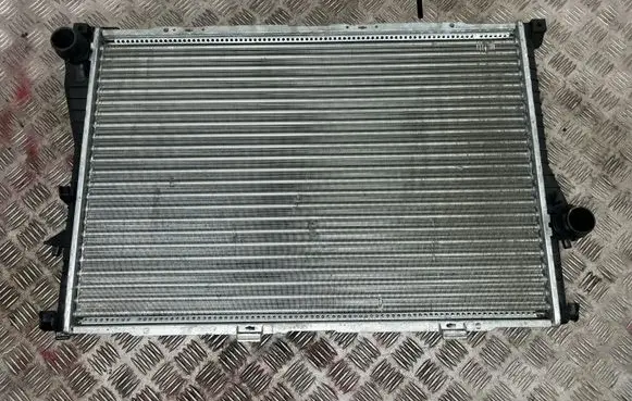 BMW 5 E39 Coolant radiator D7B002TT