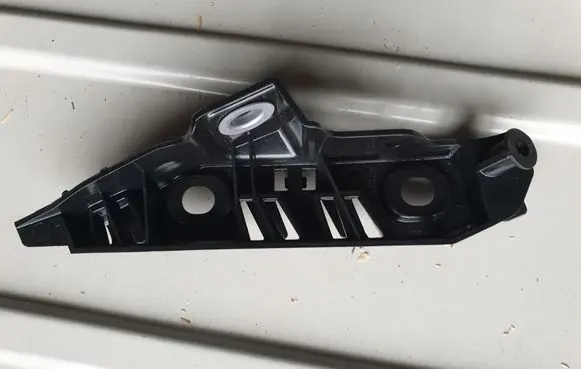 Volkswagen PASSAT B8 Front bumper mounting bracket 3G0807050