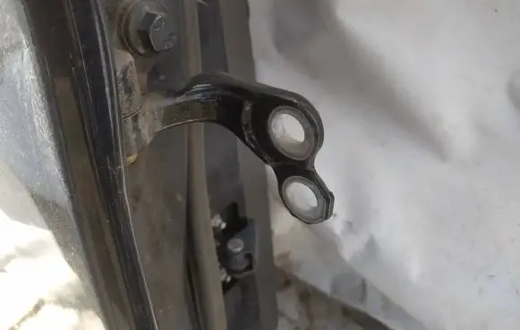 Ford Kuga I Rear door lower hinge