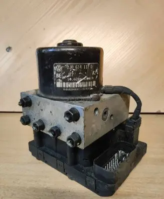 Volkswagen Golf IV ABS Pump 1J0907379P MLS9D22V05 5WK8476