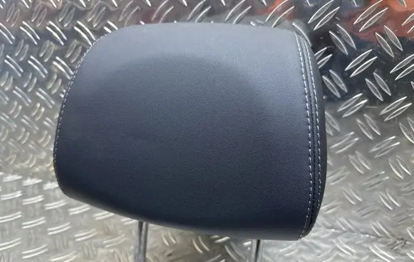 Peugeot 3008 I Rear seat headrest
