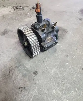 Peugeot 406 Fuel injection high pressure pump 0445010046