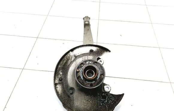 Front wheel hub