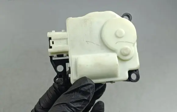 Dodge Durango Air flap motor/actuator D267DW9BA02