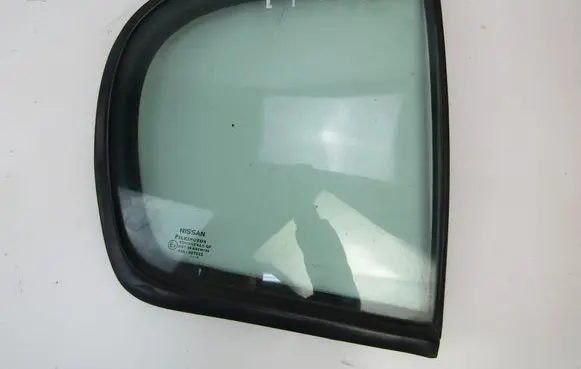Nissan Almera Tino Rear side window 