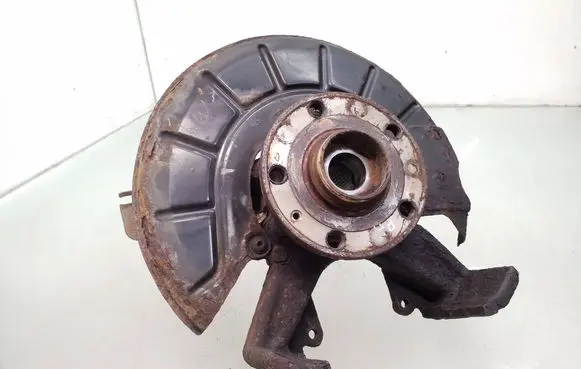 Skoda Octavia Mk2 (1Z) Front wheel hub spindle knuckle 1k05p